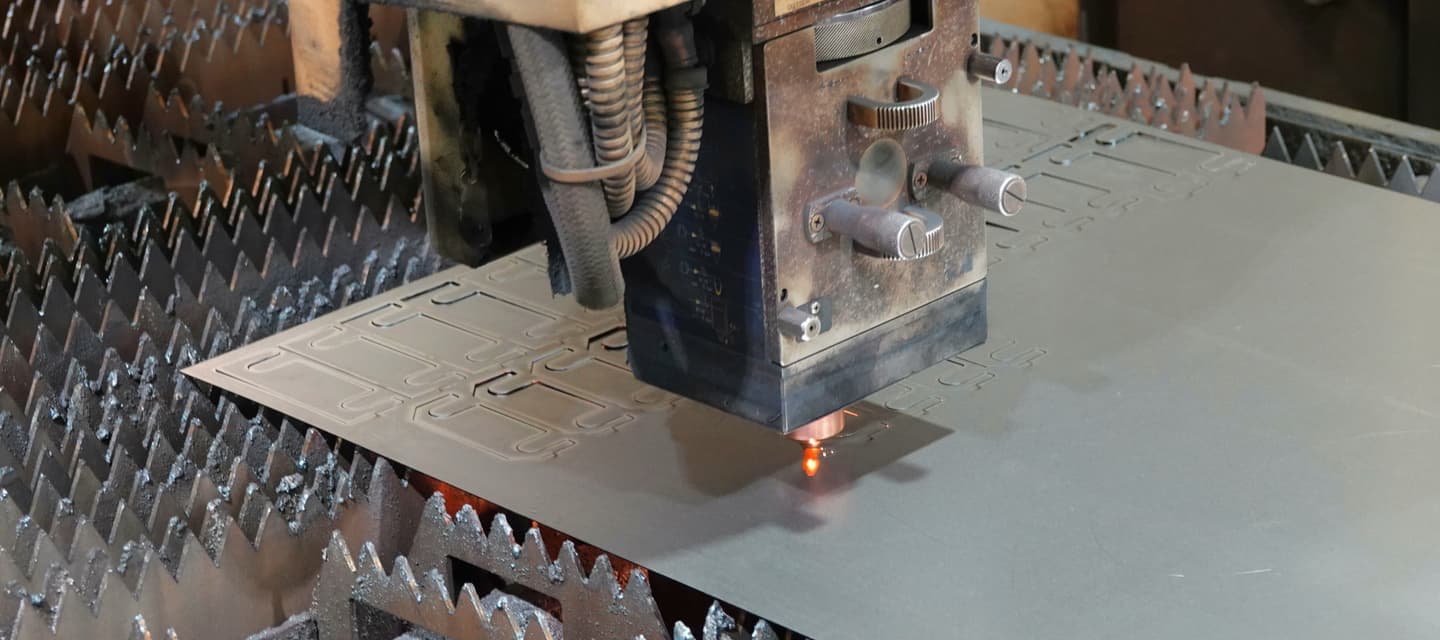 レーザー加工機